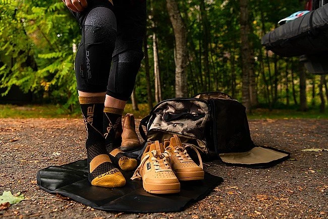 Dakine Descent Bike Duffle 70L 10 Dakine Descent Bike Duffle 70L - Image 8