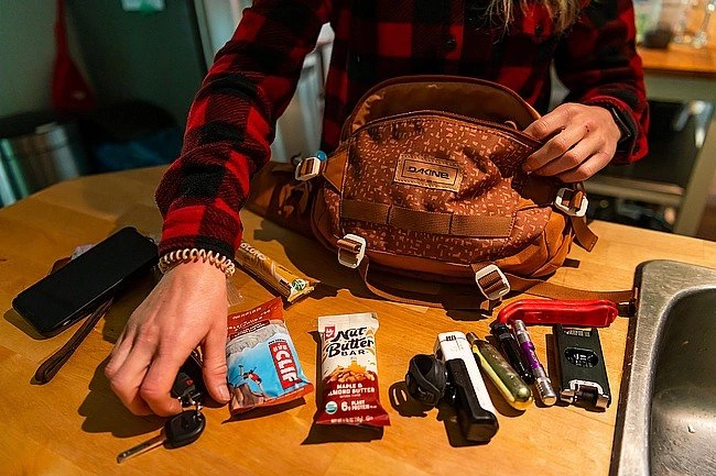 Dakine Hot Laps 5L Waist Hydration Bag 15 Dakine Hot Laps 5L Waist Hydration Bag - Image 13