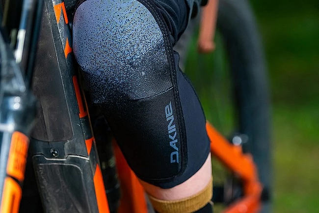 Dakine Slayer Knee Sleeve 6 Dakine Slayer Knee Sleeve - Image 4