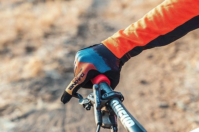 Dakine Women's Covert Glove 12 Dakine Women's Covert Glove - Image 10